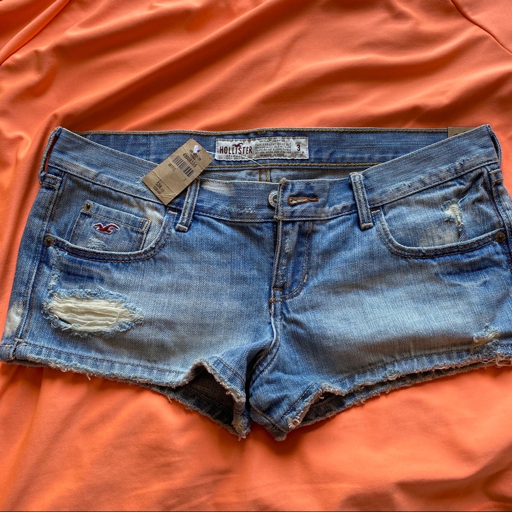 Hollister shorts size 3 *new with tags*